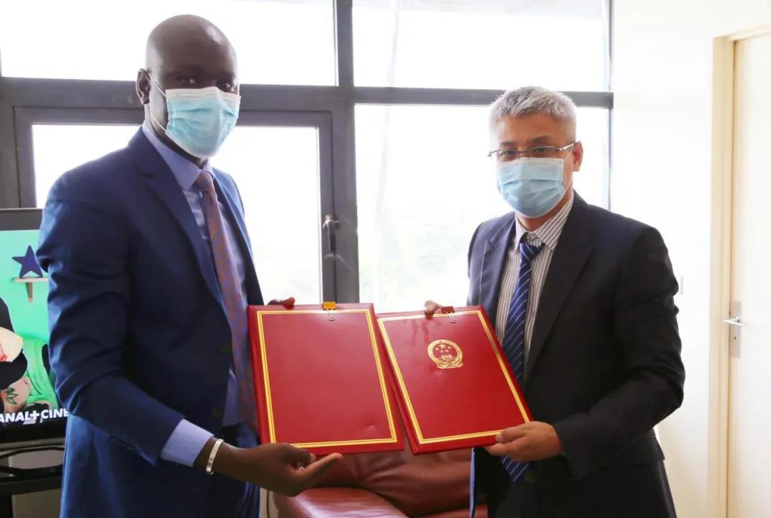 中塞两国签署建立对口医院合作机制意向书
