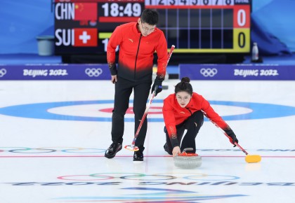 北京冬奧會 | 中國冰壺組合身著“中國紅”，迎來“開門紅”