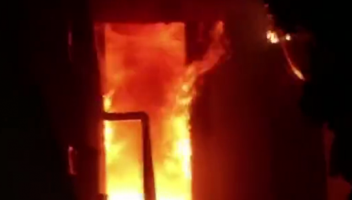視頻丨男子酒后吸煙引發火災  消防緊急疏散住戶