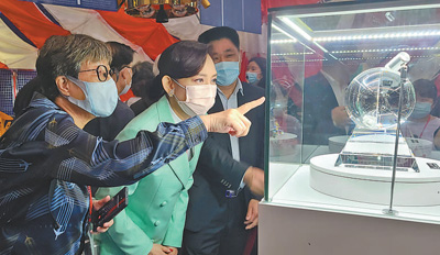 百年中國科學家主題展暨月壤展覽在香港舉辦 時代精神耀香江