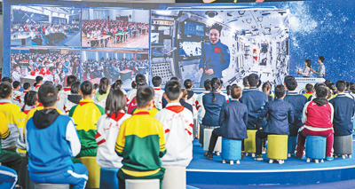 中國航天員首次在空間站進行太空授課 400公里之上，天宮課堂開講（科技自立自強·天宮課堂）