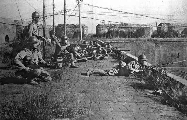 1931年9月19日晨,日军在沈阳外攘门上向中国军队进攻
