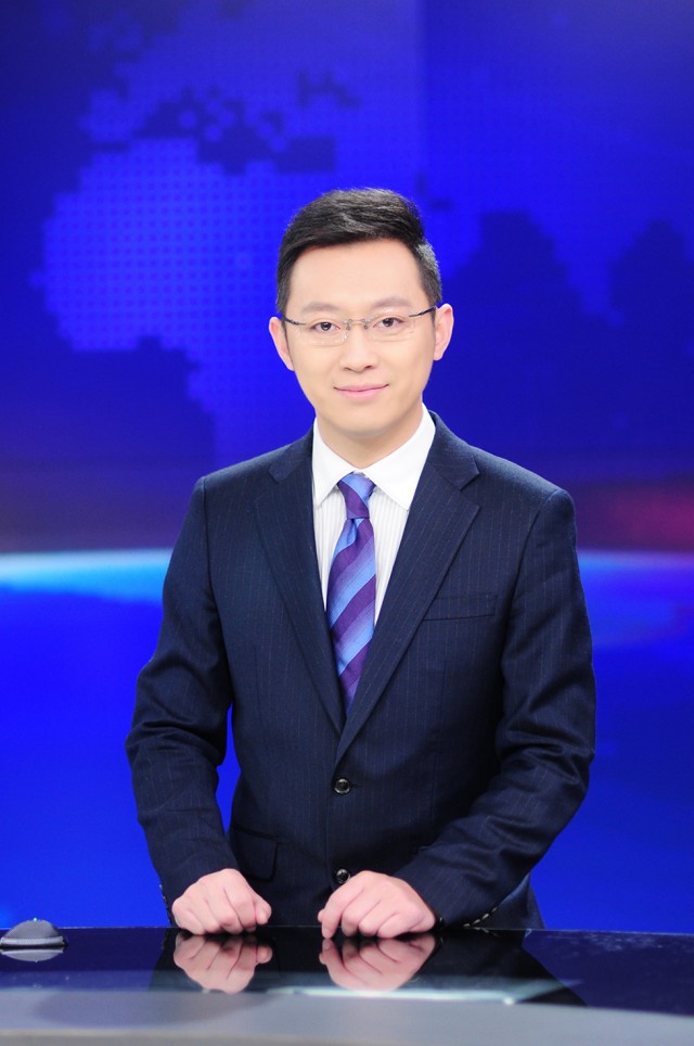 上海电视台主持人高原图片