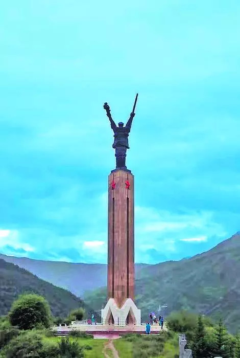 川主寺红军长征纪念碑图片